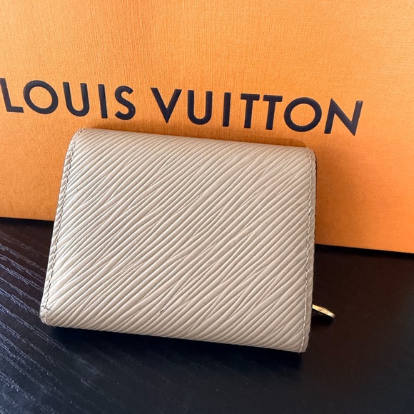 Louis Vuitton Epi PORTOFOIL TWIST LOCK COMPACT XS Compact Wallet Tan - Picture 3 of 16